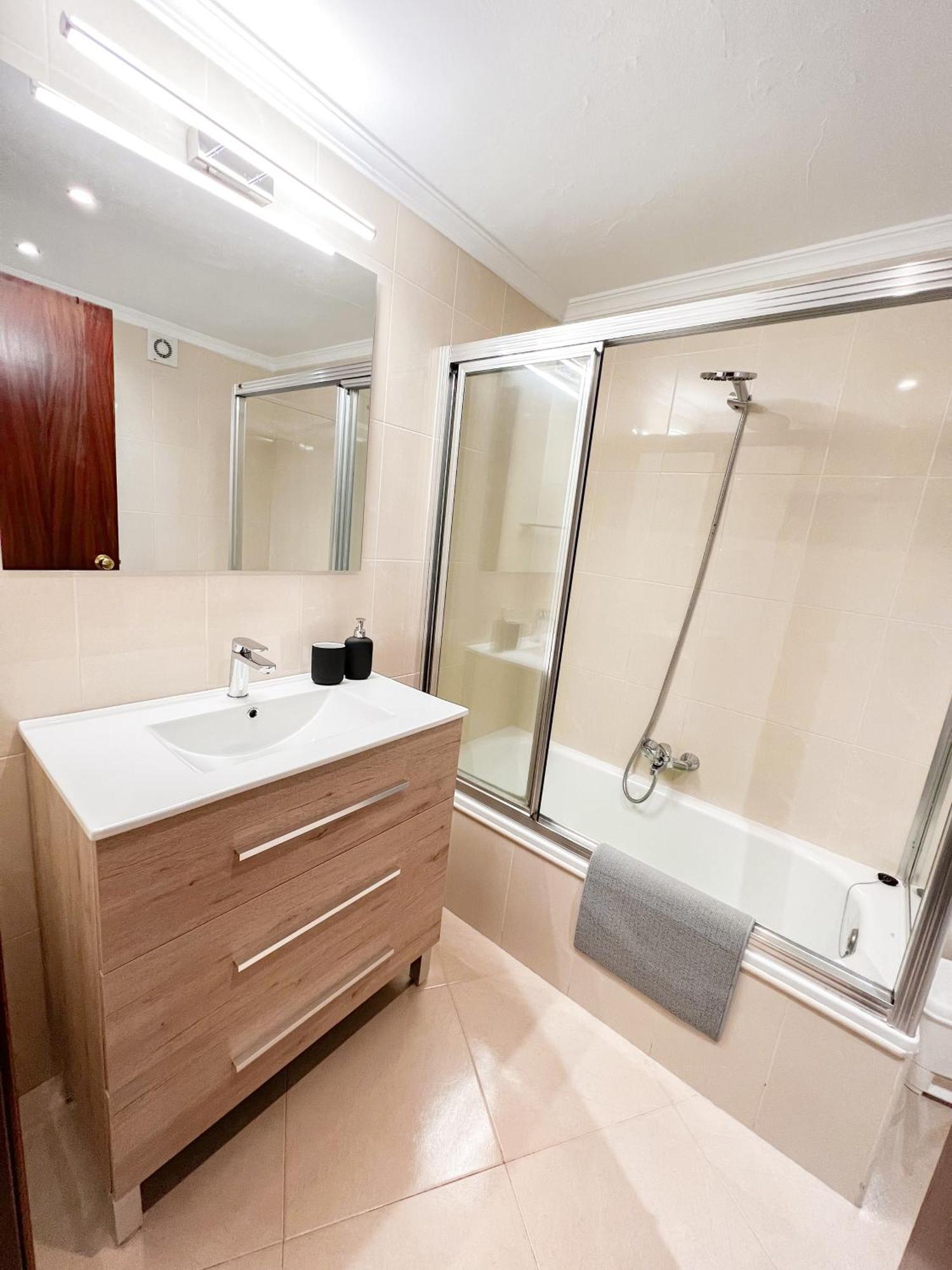 Апартаменты Cozy Flat With Sea Views La Torre Торремолинос Экстерьер фото